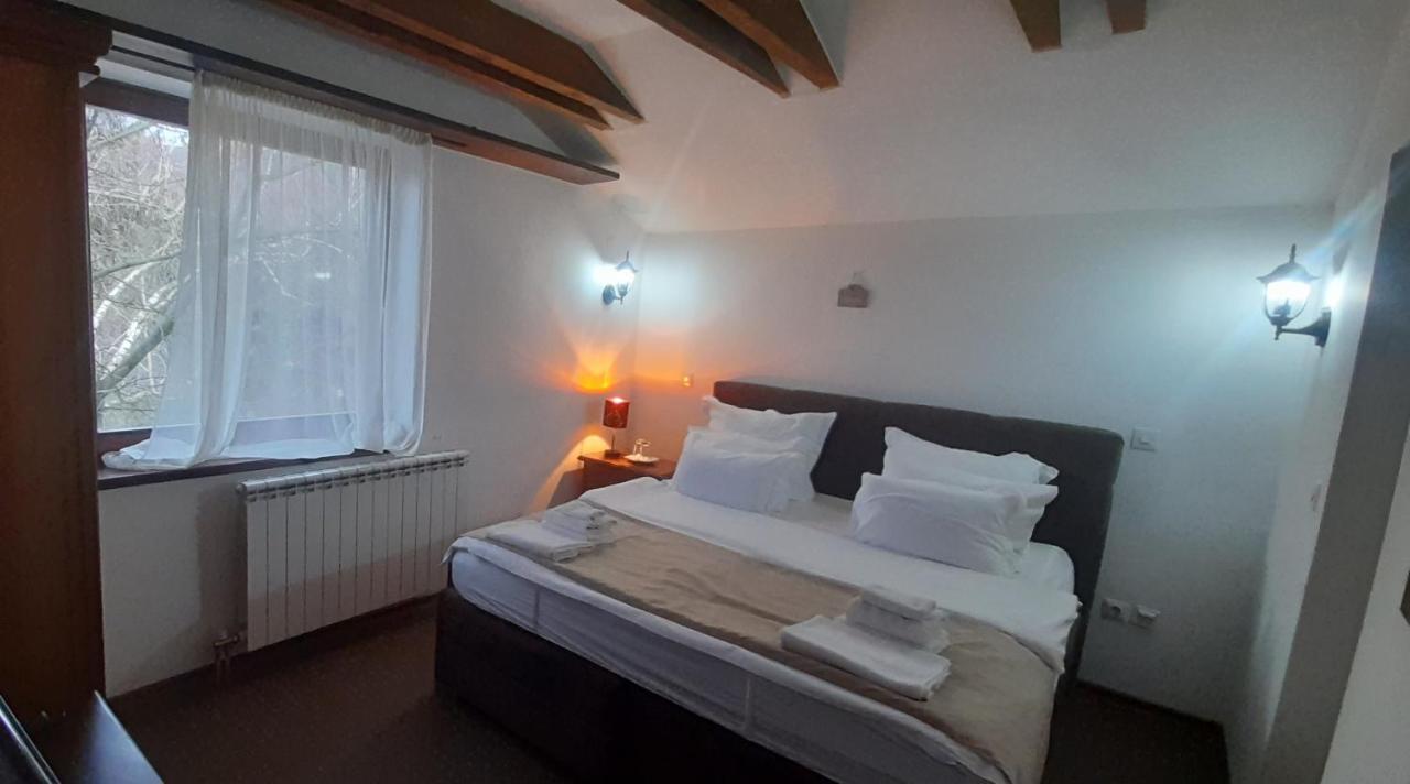 Teuta Palace Dom Faletici Hotel 3*